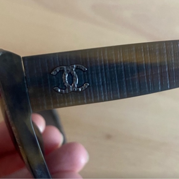Authentic Chanel Sunglasses, do not come with a case - Picture 6 of 8